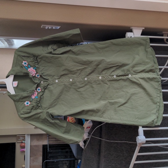 #16 ๐ 5 For $25 ๐ Two Girls Shirts - Picture 6 of 9